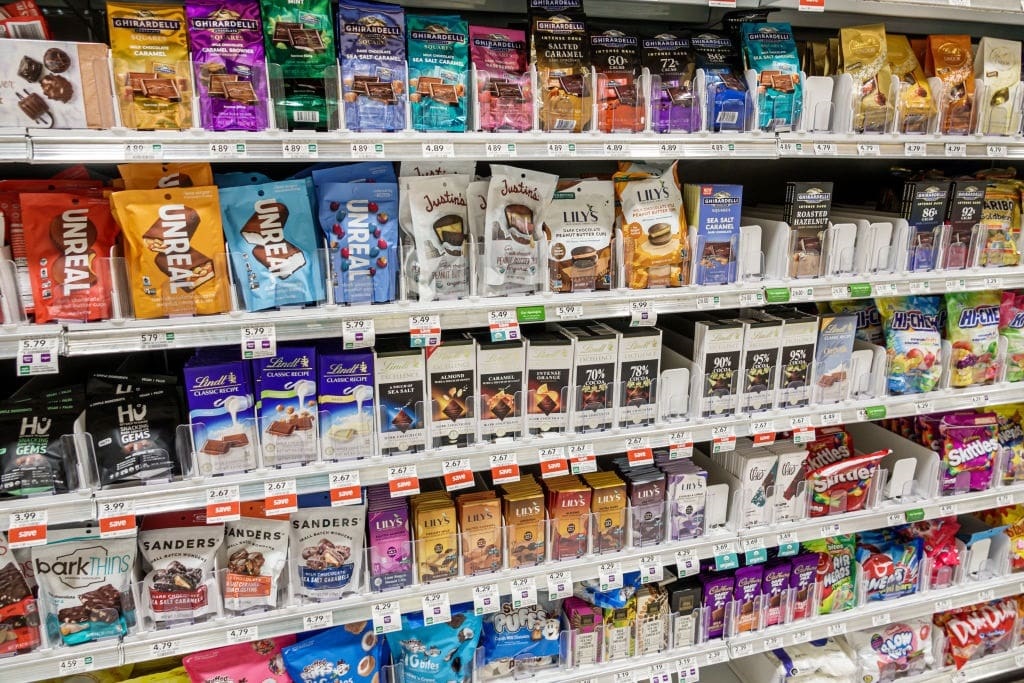 GettyImages-1459134750 grocery shelf