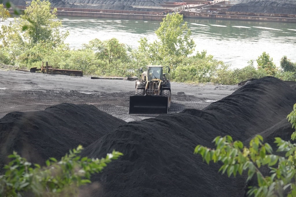 GettyImages-1669702670 (1) coal
