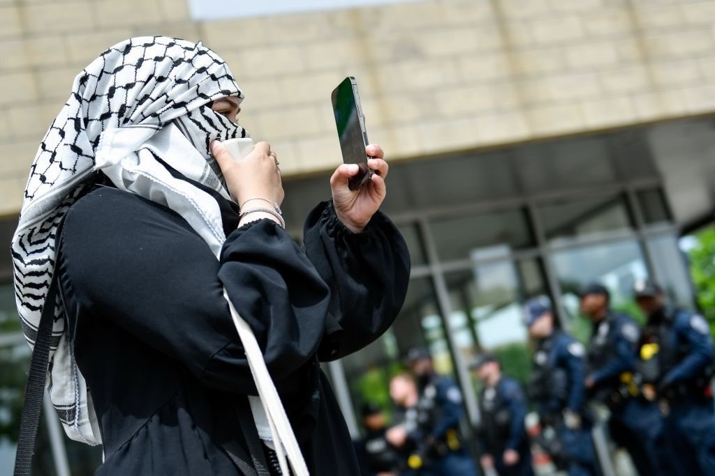 GettyImages-2151218818 protester