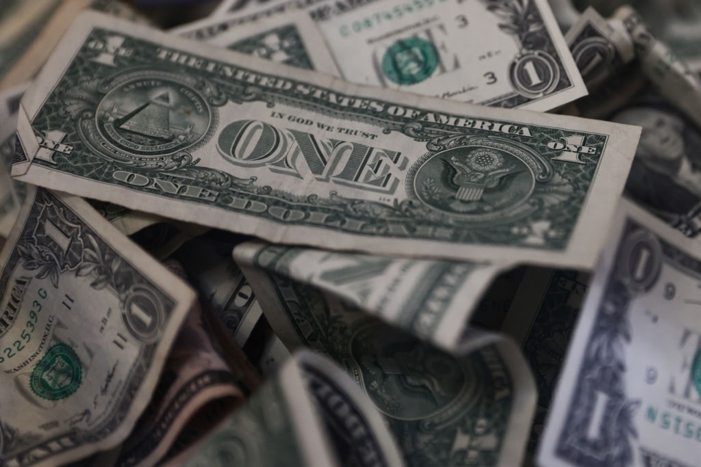 GettyImages-2161596817 cash