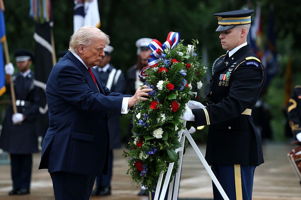 Trump Lays Wreath, Speaks at Arlington National Cemetery on Memorial Day