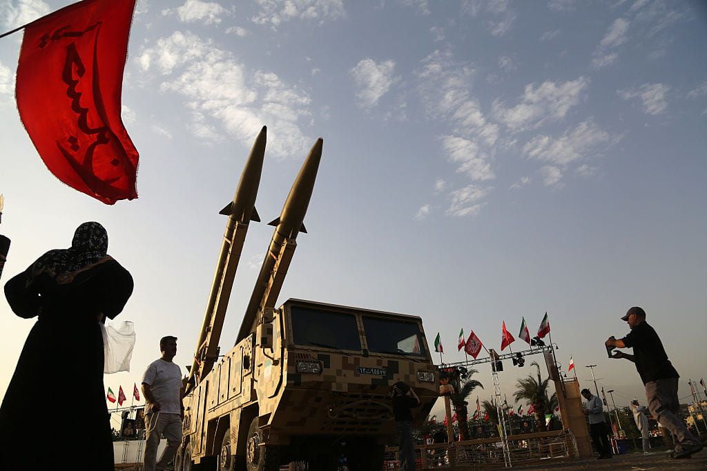 Les États-Unis et l’Iran arrêtent leurs frappes malgré la reprise des pourparlers