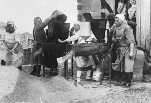 russia ussr soviet union peasants farmers communist
